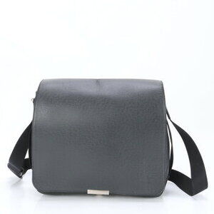 Louis Vuitton Taiga Victor leather Crossbody Messenger E